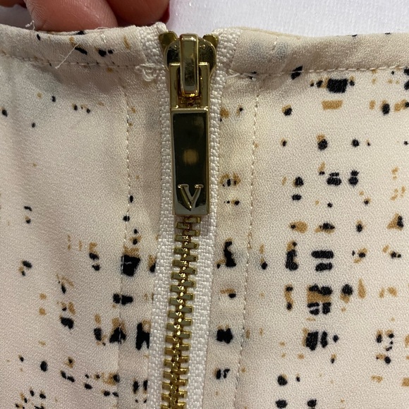 Vince Camuto Cream and Black Speckled Top - Picture 3 of 4